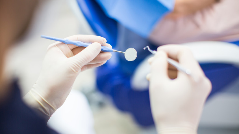 Стоматолог Левчук посоветовала обращаться к врачу при кровоточивости дёсен