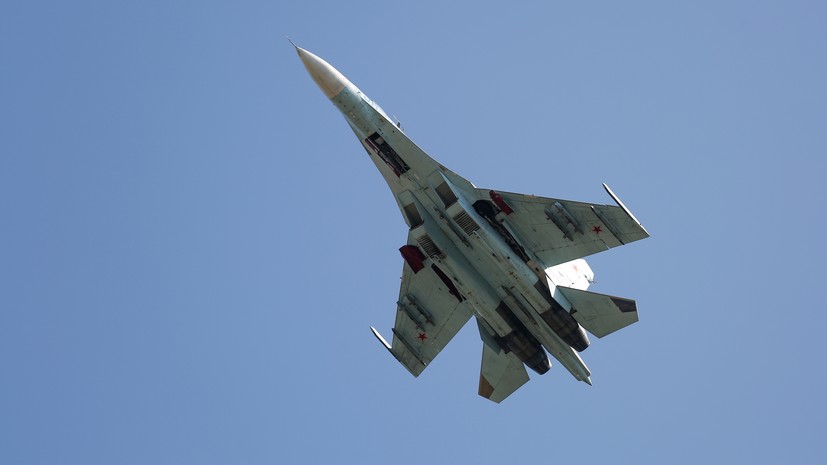 Российские Су-27 сопроводили самолёт и истребители ВВС Великобритании над Чёрным морем
