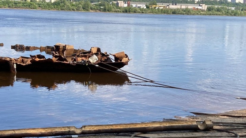 В Перми со дна Камы достали затонувший теплоход