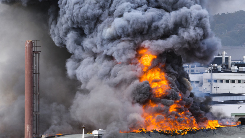 МЧС: пожар на площади 500 квадратных метров произошёл на складе в Ростовской области