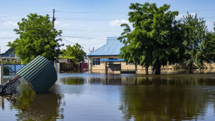 ТАСС: вода почти перестала покидать Херсонскую область после прорыва на Каховской ГЭС