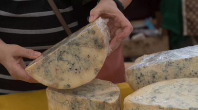 Врач Хомяков рассказал о рисках употребления продуктов с плесенью