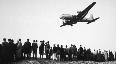 Один из самолётов, доставлявших грузы в западные районы Берлина во время кризиса 1948—1949 годов
