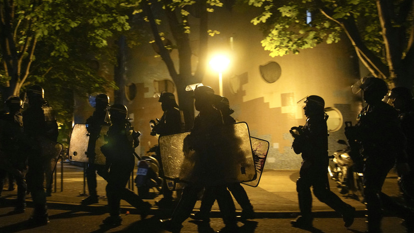 Почти тысяча человек задержаны во Франции в ходе беспорядков минувшей ночью