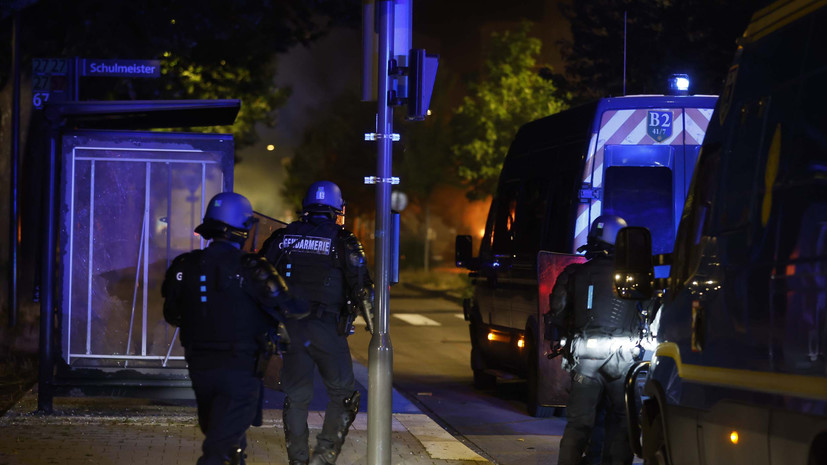 В МВД Франции сообщили, что более 700 человек задержаны в ходе ночных беспорядков