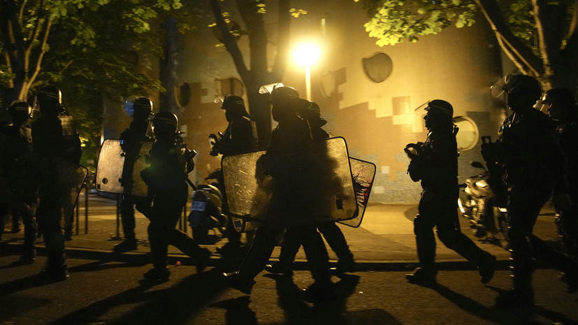 BFMTV: во Франции на третью ночь беспорядков задействуют 45 тысяч полицейских и жандармов