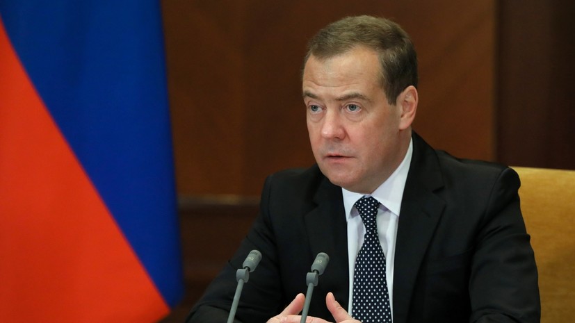 Медведев выступил за приостановку дипотношений с Финляндией, Польшей и Британией