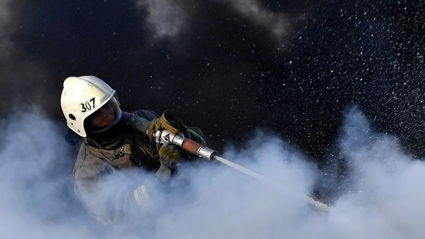 Площадь пожара в здании бывшей фабрики в Химках выросла до 1000 квадратных метров