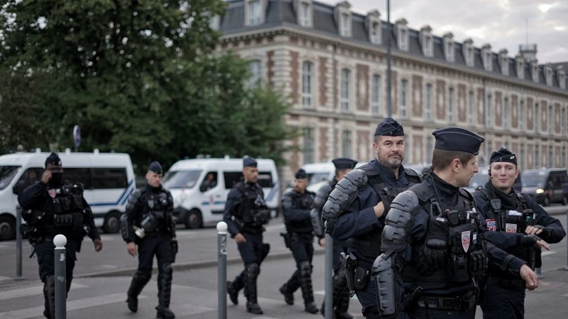 Более 70 человек задержаны во Франции в ходе беспорядков минувшей ночью