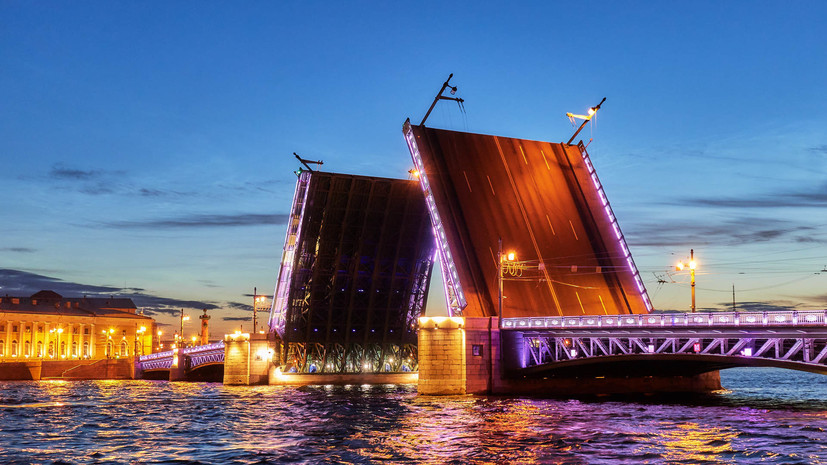 В Петербурге в День семьи, любви и верности разведут Дворцовый мост под особую музыку