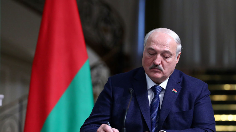 Лукашенко заявил, что перемещение ядерного оружия в Белоруссию завершат до конца года