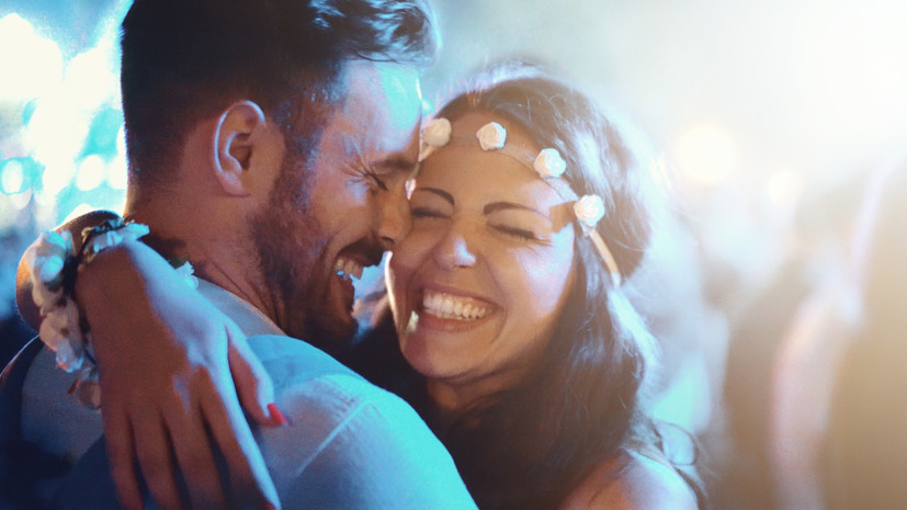 Треть россиян выбирают для свиданий классику и поп-музыку