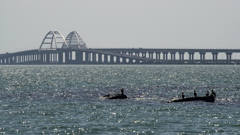 На Крымском мосту со стороны полуострова образовалась пробка