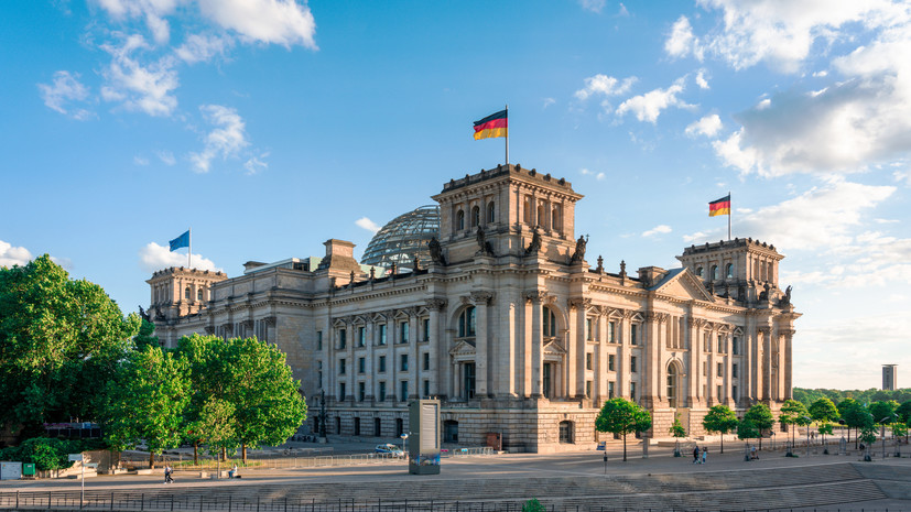 Власти Германии объяснили низкие рейтинги правительства работой «российской пропаганды»