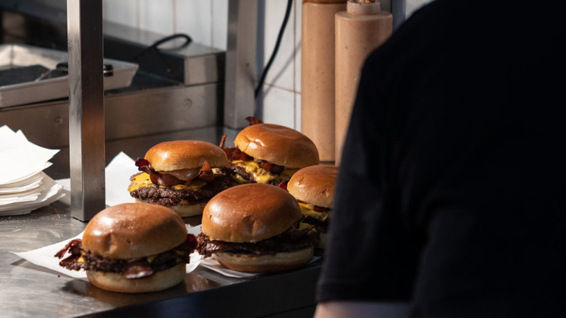 Специалист Бакина: при температурных скачках стоит отказаться от жирной пищи