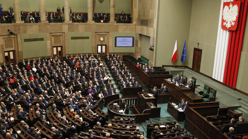«Признание вины и почтение жертв»: польский сейм призвал Украину покаяться за Волынскую резню