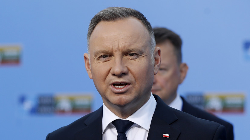 Дуда: НАТО разместит склады с оружием в Польше для быстрой переброски войск