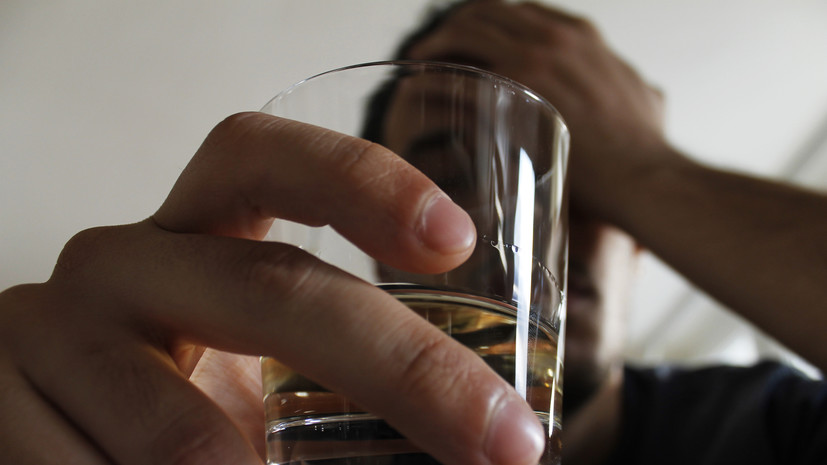 Психиатр-нарколог Магалиф назвал глупостью деление алкоголизма на «мужской» и «женский»