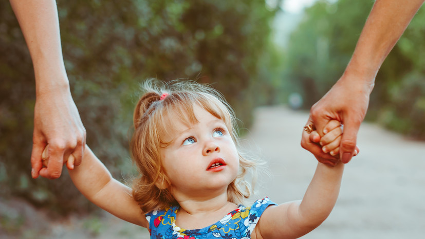 Толстой: у сменивших пол не заберут детей, усыновлённых до вступления в силу закона