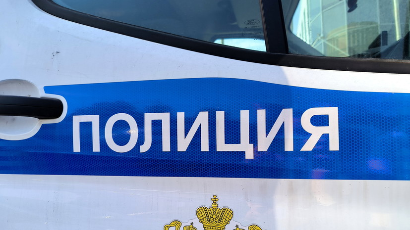 В Воронеже полиция задержала перекрывшую вход в подъезд женщину с арбалетом