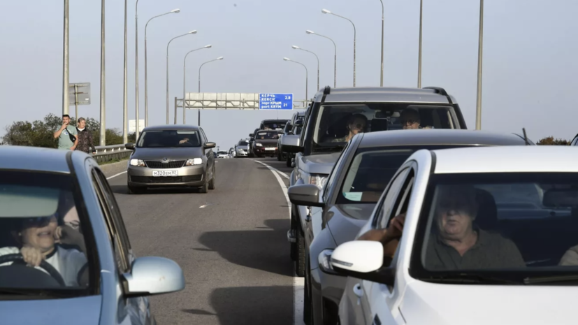 Почти тысяча автомобилей скопилась в очереди на Крымский мост