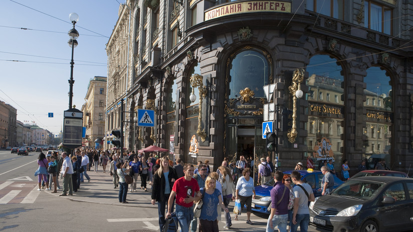 На Невском проспекте создали выделенную полосу для общественного транспорта