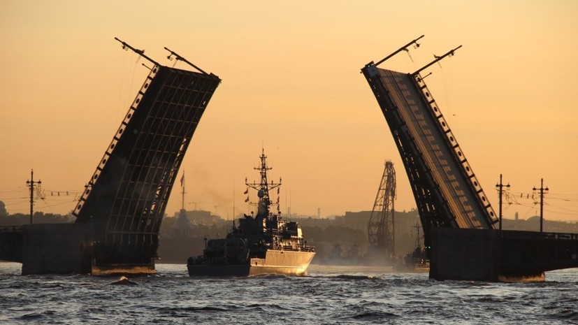 Петербург украсят Андреевскими флагами в честь Дня ВМФ