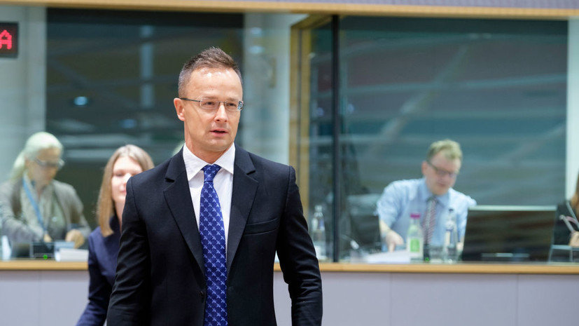 МИД Венгрии выступил против поставок Киеву кассетных боеприпасов