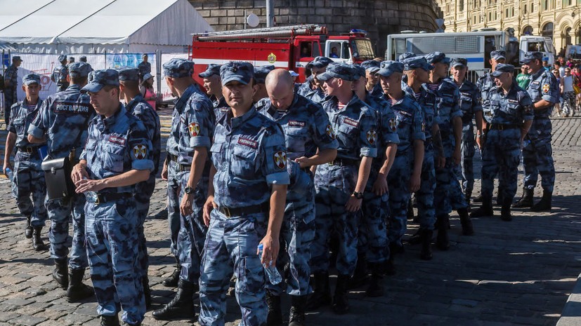 Госдума приняла в первом чтении законопроект о праве Росгвардии на военную технику
