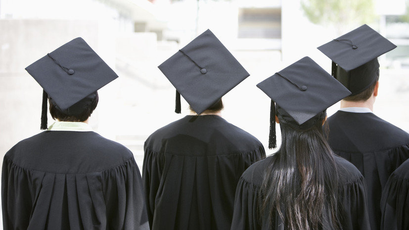 В Калининграде вручили почётные дипломы выпускникам и педагогам