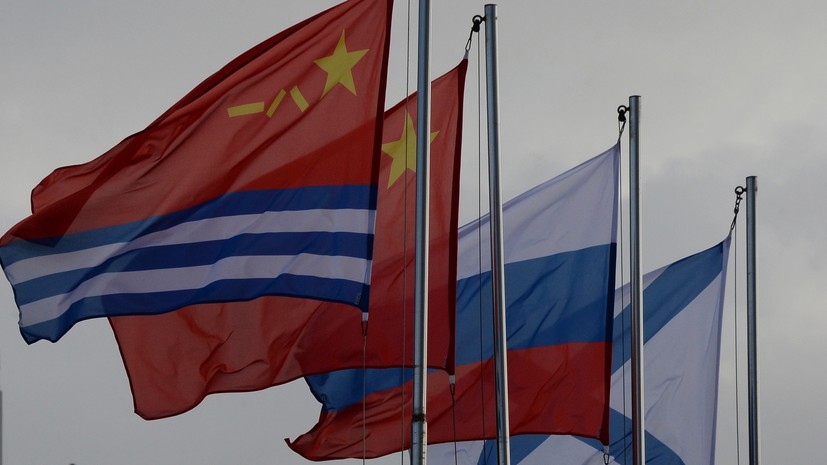 Моряки России и КНР в рамках совместных учений отработали вытеснение нарушителя