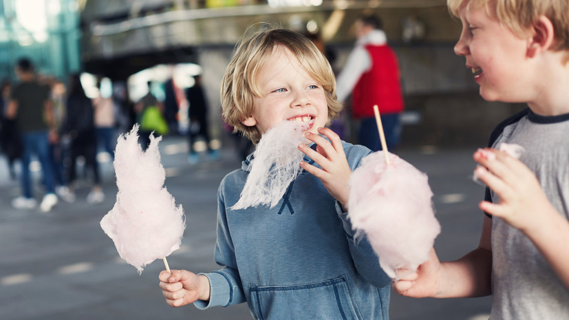 Врач Гильденскиольд предупредил об опасности купленной на улице сладкой ваты