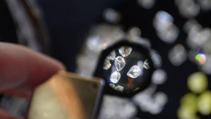 В ЕК заявили о подготовке санкций против алмазной отрасли России