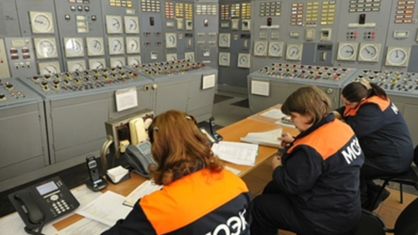 Городские службы работают на месте аварии в ТЦ «Времена года»