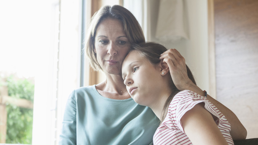 Психолог Мансурова посоветовала не скрывать от детей болезни родственников