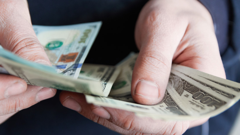 Профессор Качалов связал отказ ряда банков принимать доллары через банкоматы со снижением спроса