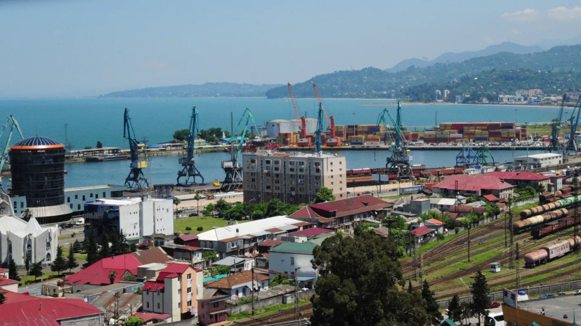 Оппозиция в Грузии выразила недовольство заходом лайнера с россиянами в порт Батуми
