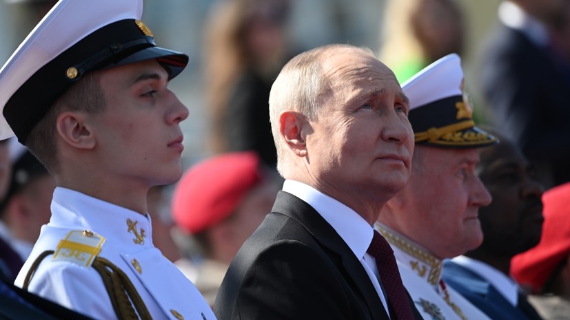 Путин с участниками саммита Россия — Африка осмотрел корабли в Кронштадте