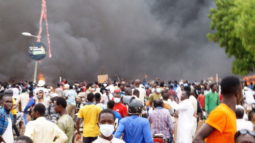 Мятежники в Нигере задержали четырёх министров и главу правящей партии
