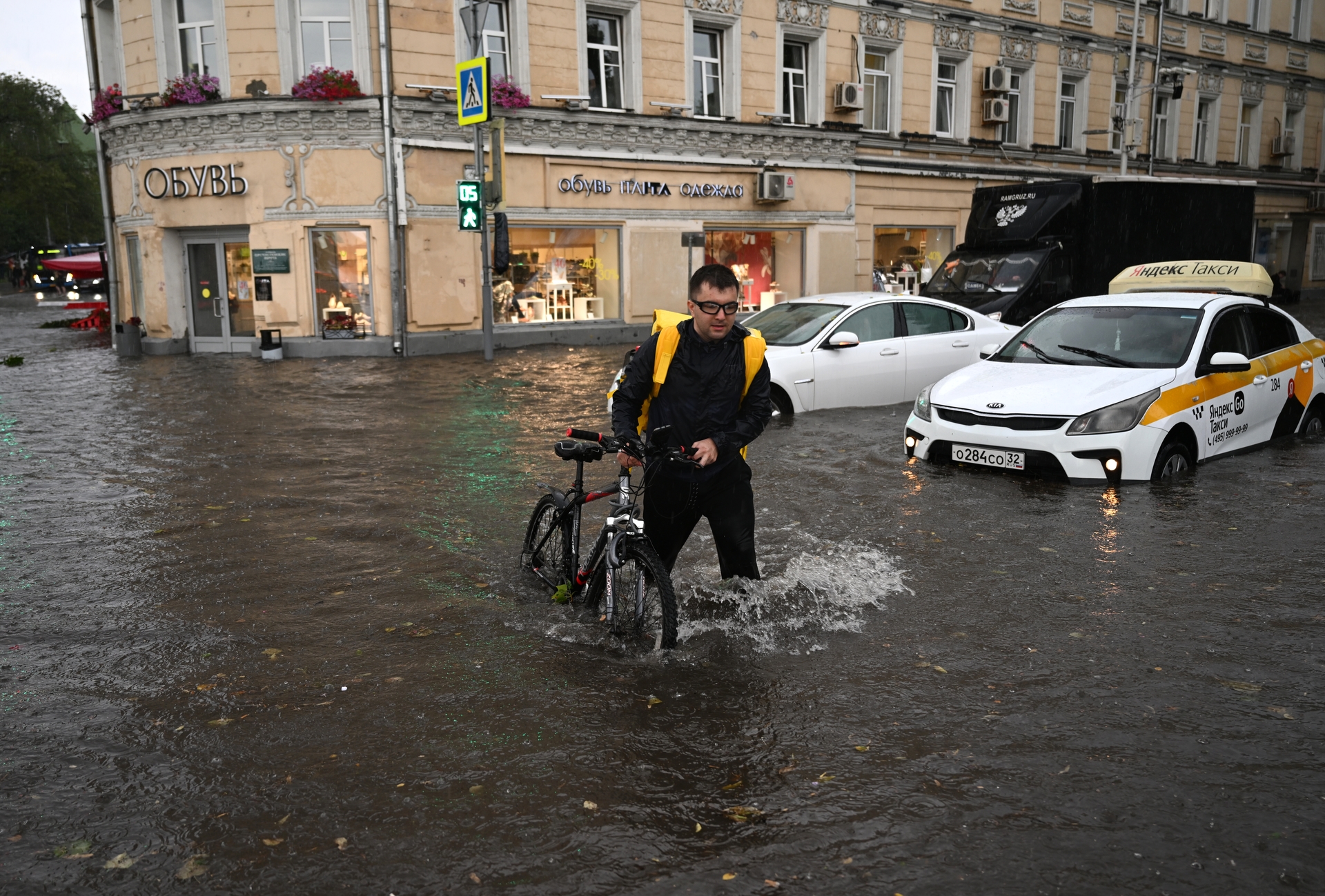 Хакеру, разместившему порно на Садовом кольце Москвы, дали пять лет за наркотики