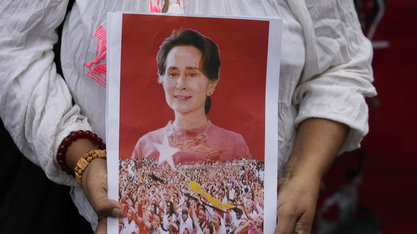 Телеканал MRTV заявил, что экс-госсоветник Мьянмы Аун Сан Су Чжи помилована властями страны