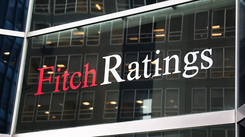 С оглядкой на госдолг: агентство Fitch впервые почти за 30 лет понизило кредитный рейтинг США