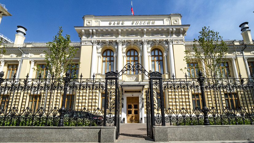 «Платежи и переводы для граждан будут бесплатными»: Банк России установил тарифы на операции с цифровым рублём