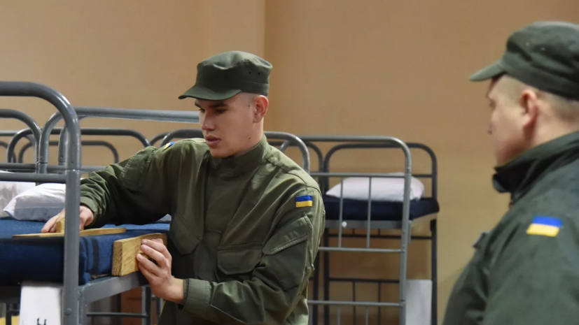 Сотрудник украинского военкомата помогал уклониться от армии за сумму до $4 тысяч