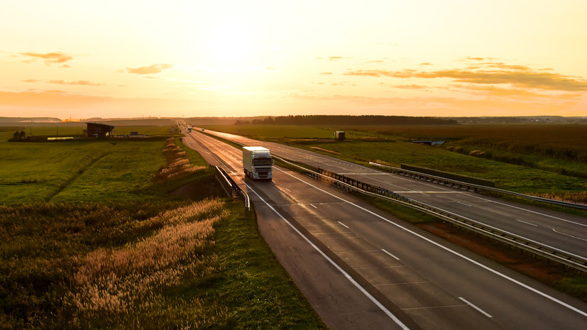 В Тульской области учительница спасла девять детей от ДТП на трассе