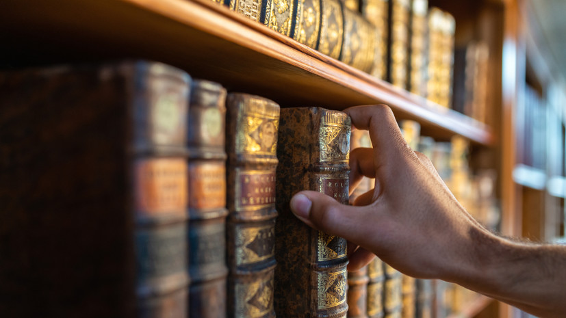 Сёстры Бронте, Диккенс, Сервантес и другие: тест RT об именах мировых классиков