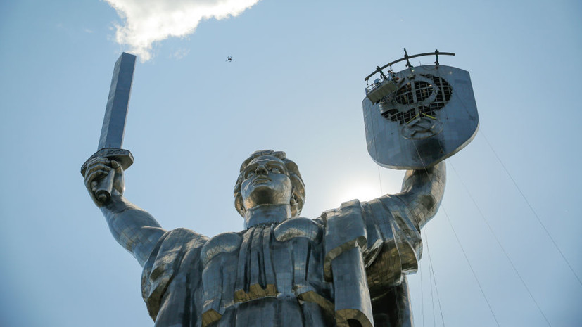 Подъём тризуба на монумент «Родина-мать» в Киеве решили перенести из-за темноты