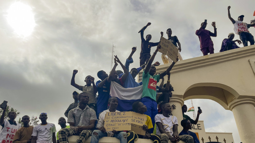 Французский политик Филиппо высказался против возможной интервенции ЭКОВАС в Нигер