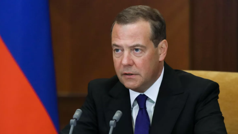 Медведев — о переговорах с Украиной: враг должен приползти на коленях, моля о пощаде