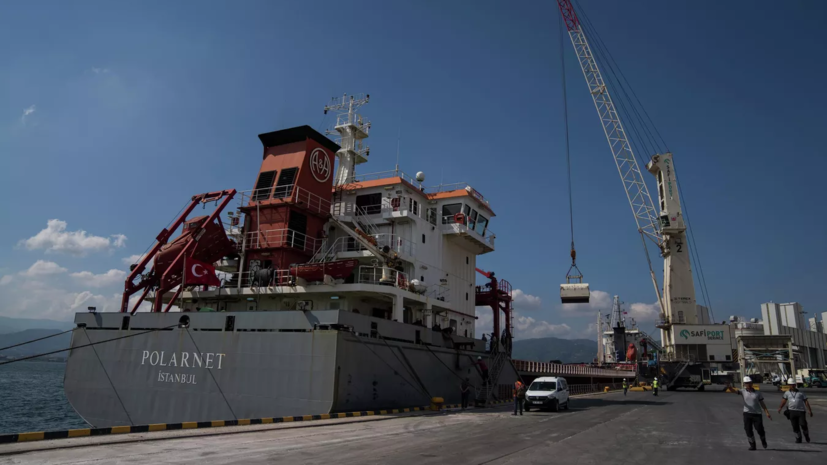 Власти Дериндже: взрыв в порту повредил 13 из 16 элеваторов